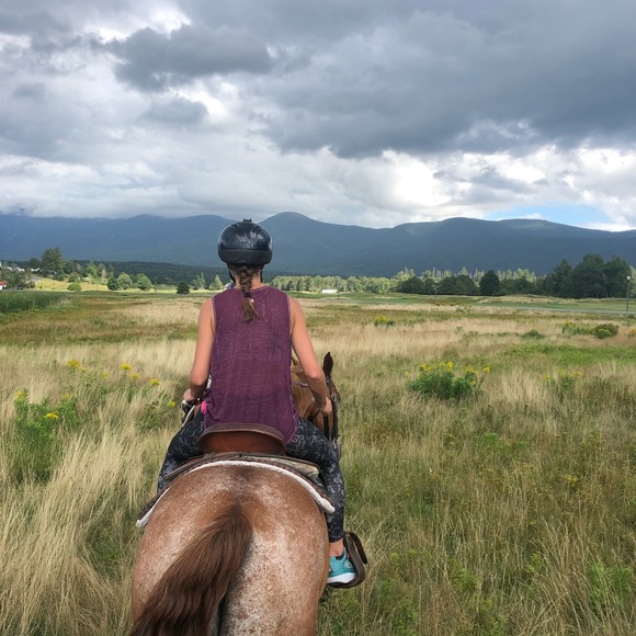 Meet your Posher, HI! I’m Meg - Picture 7 of 12